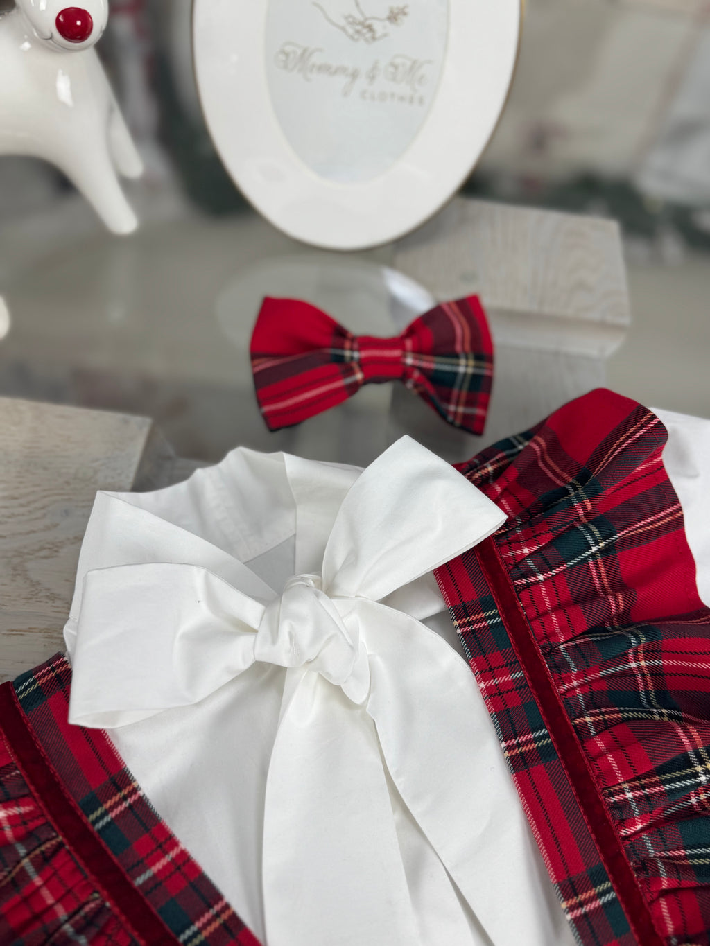 Fusta din tartan cu carouri cu bretele cu volane