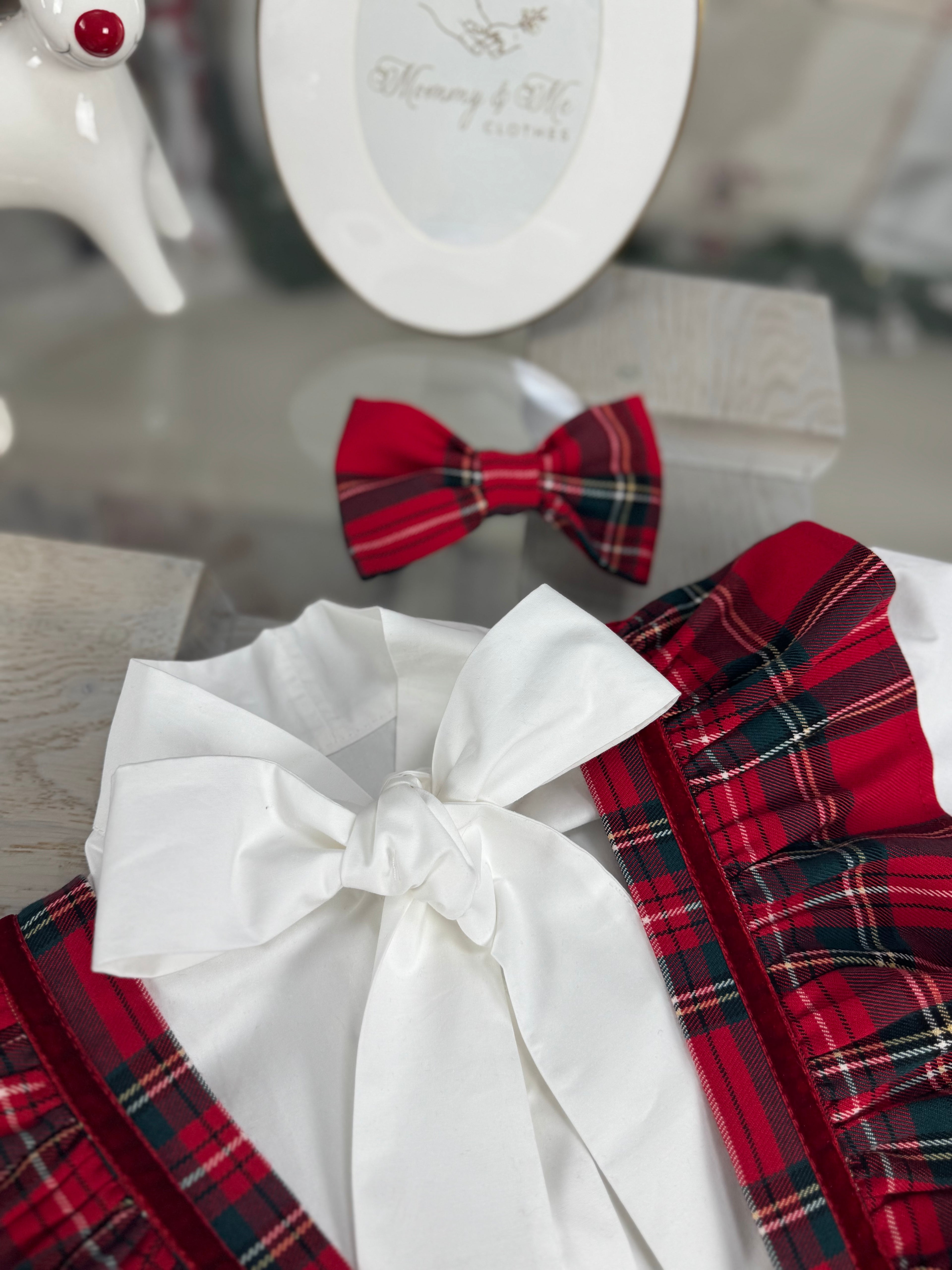 Fusta din tartan cu carouri cu bretele cu volane