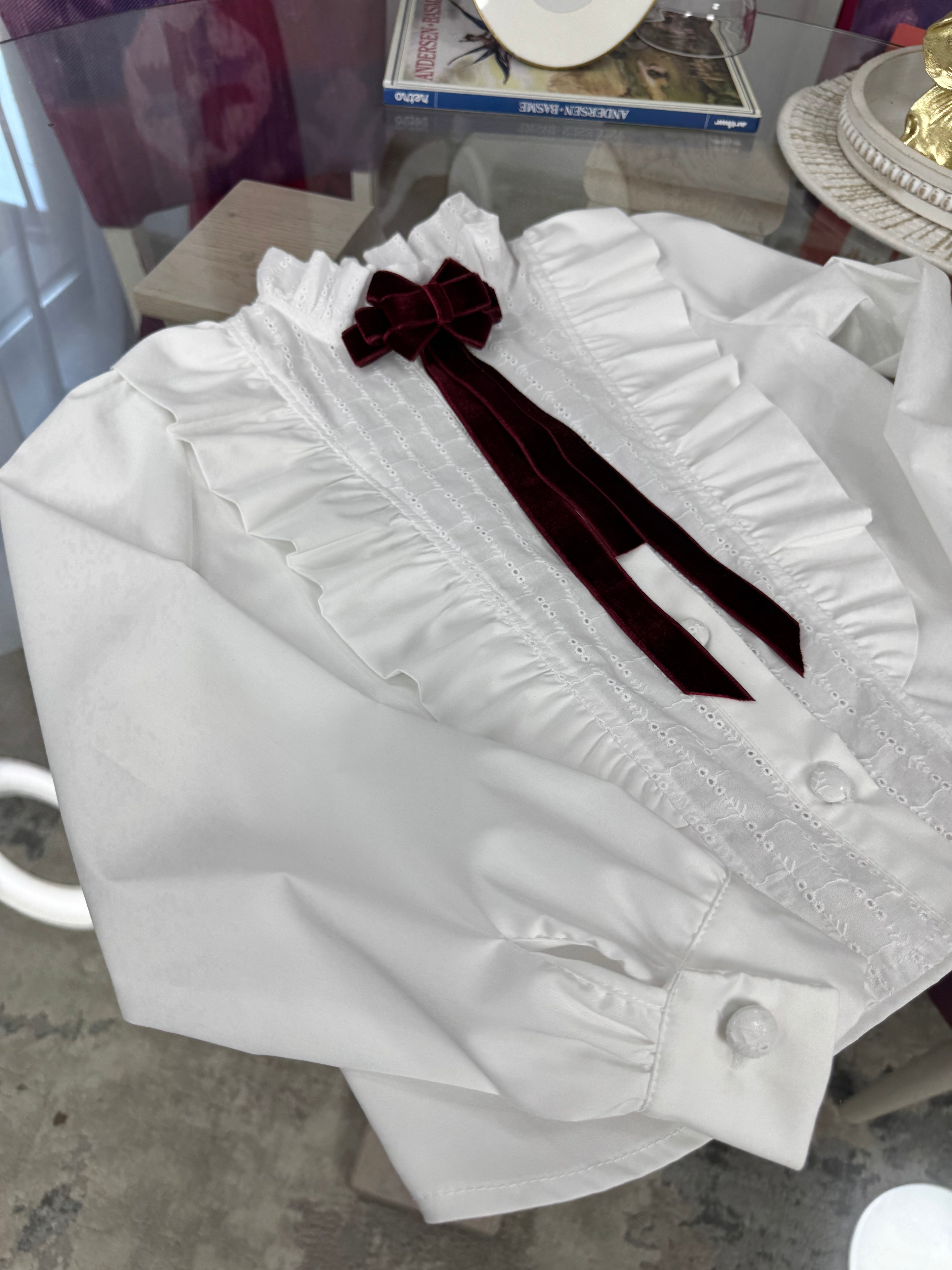 Cămașă albă premium din bumbac cu broderie și volane
