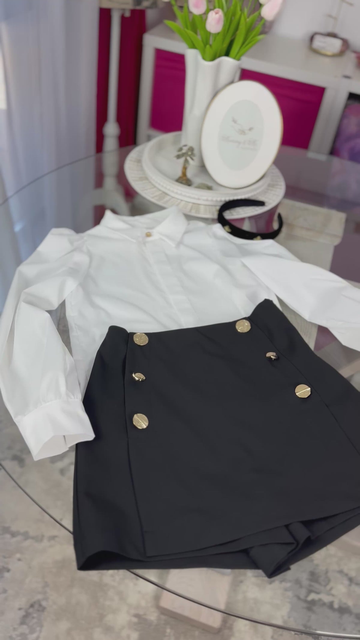 Set școlar format din cămașă albă din bumbac &amp; fustă-pantalon neagră cu detalii aurii
