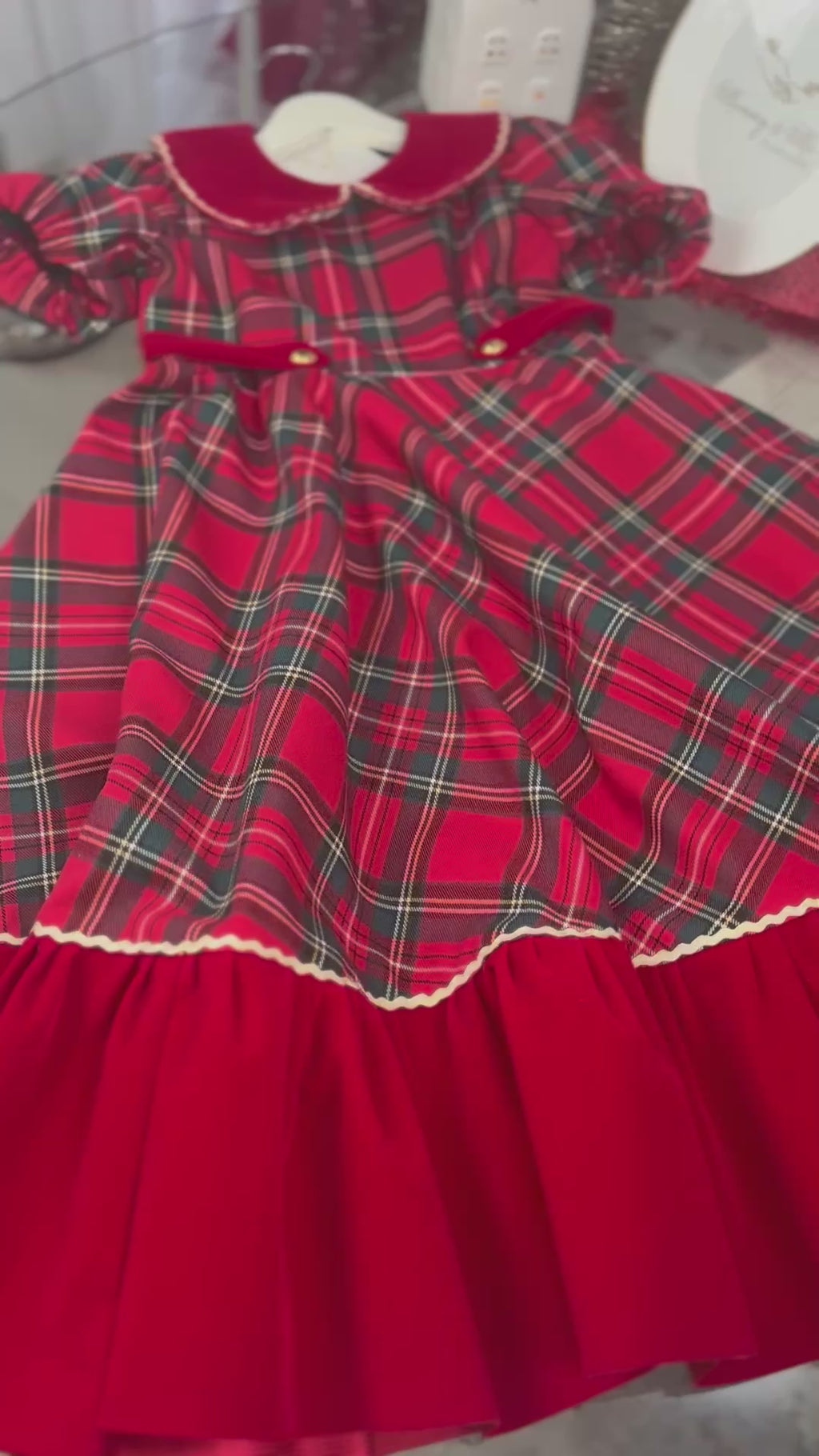 Rochița din Tartan Roșu cu guleraș din catifea